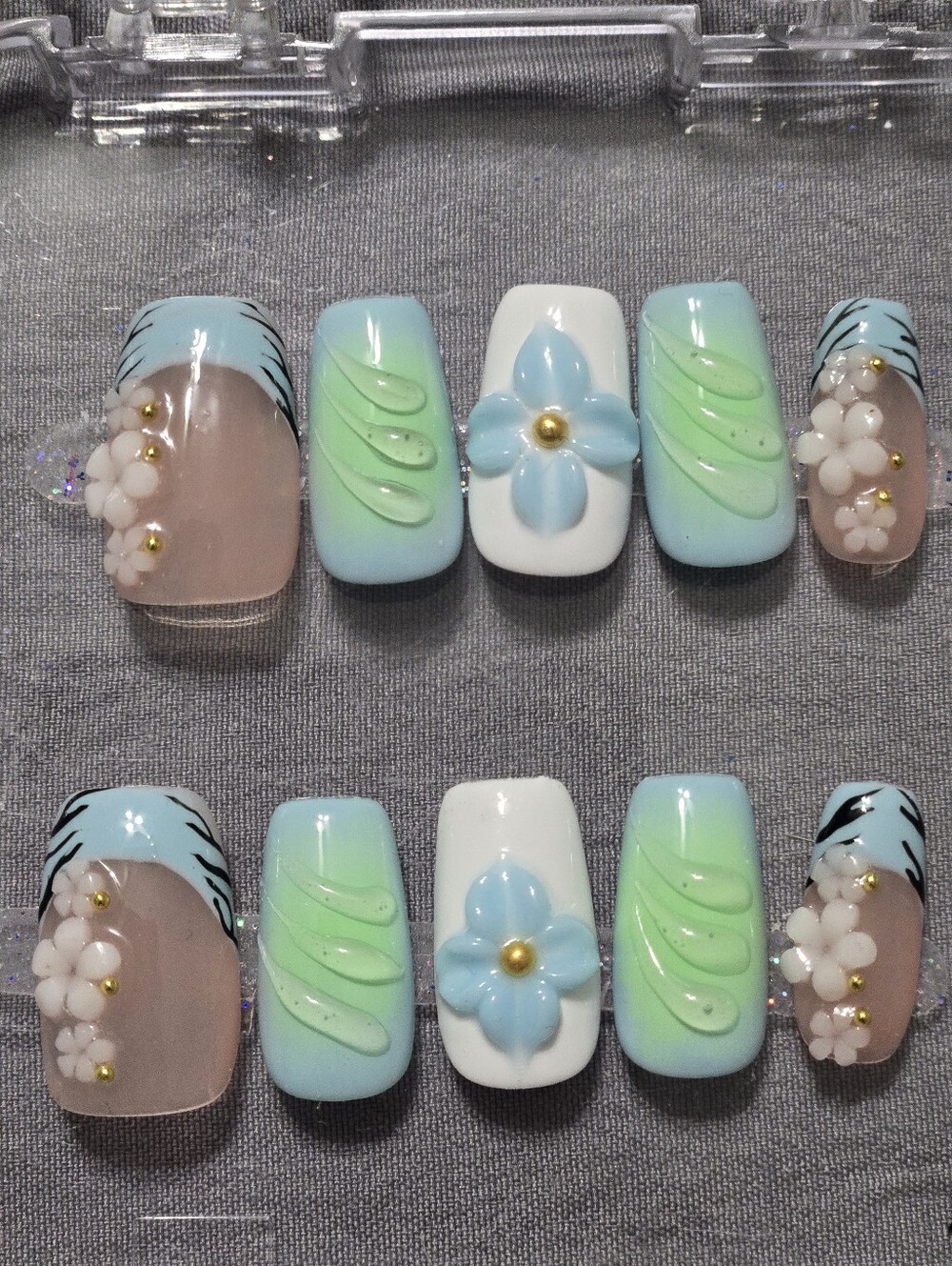 Pastel Blue & Green Floral Press-On Nail Set - Picture 1 of 3